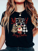 Camiseta Feminina de Natal com Estampa de Rena Fofa e Oncinha, Casual, com Desenho de Árvore de Natal em Estilo Cartoon, Manga Curta